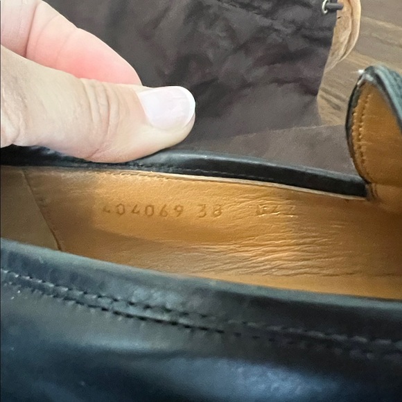 Gucci Black Leather Loafers with Gold Detail - Picture 5 of 7